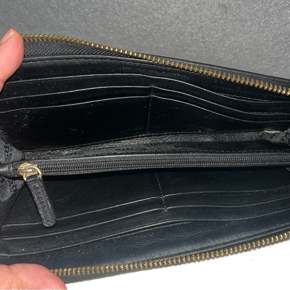 Michael Kors Signature Logo Wallet with lots of credit card slots - Picture 3 of 8